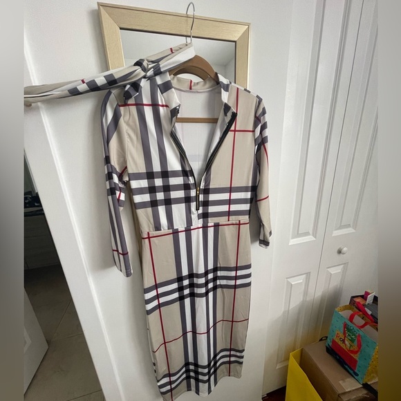 Berry Khaki Grid Quarter Sleeves Body-con Dress by MySexyStyles - Picture 4 of 6